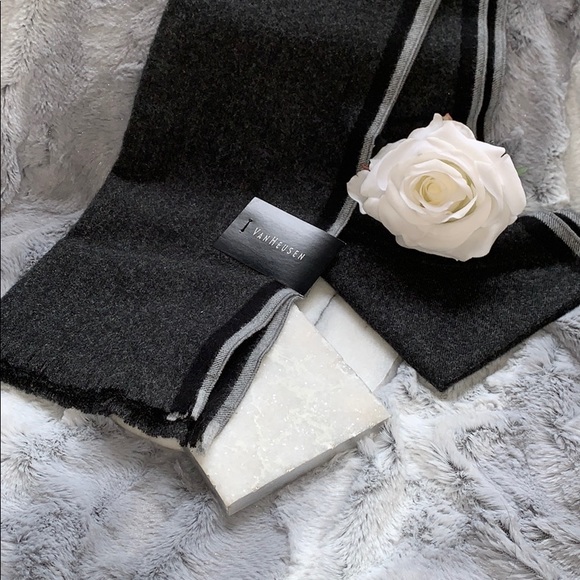 NWT. 🧣Van Heusen scarf - Picture 2 of 5